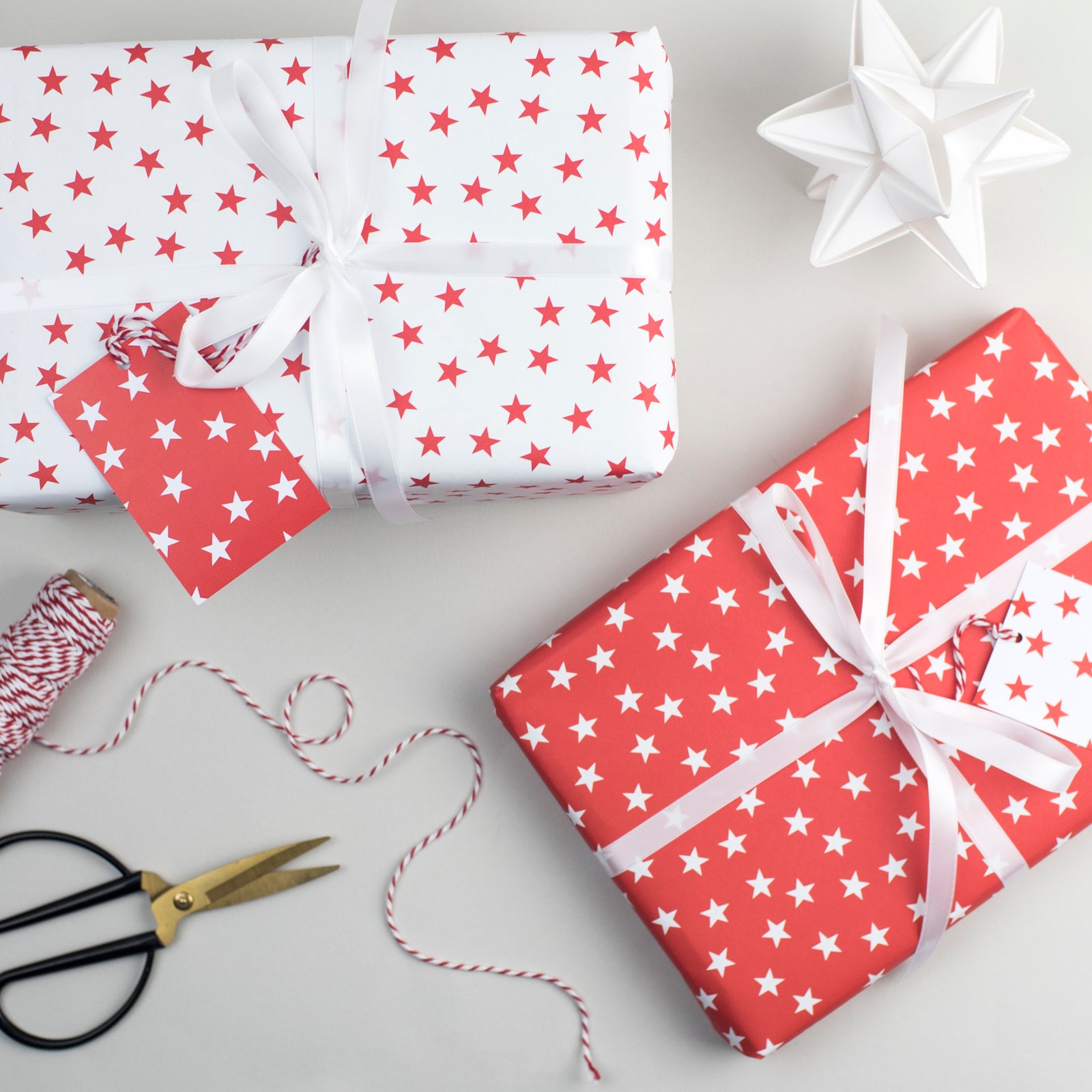 Red Star Christmas Gift Wrap Set